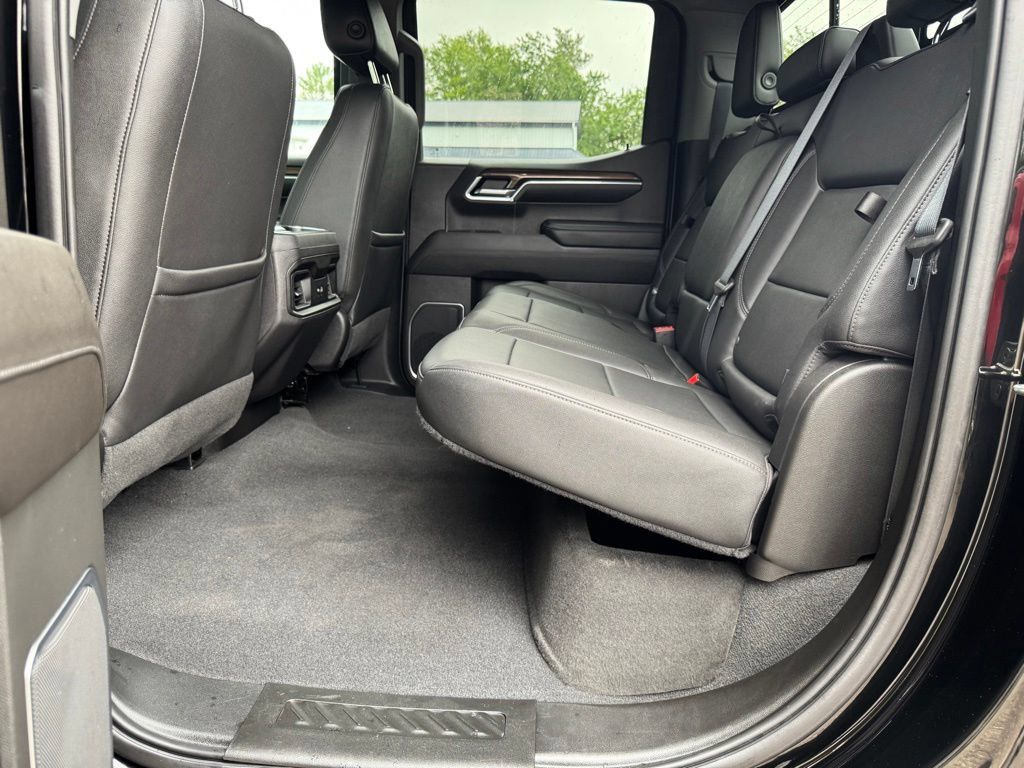 Used 2022 Chevrolet Silverado 1500 RST w/ Convenience Package II AWD/4WD image 37