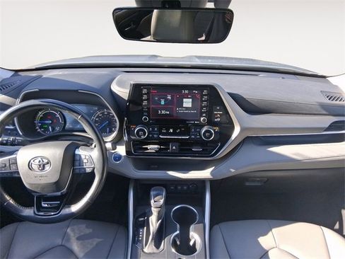 Used 2021 Toyota Highlander XLE image 11