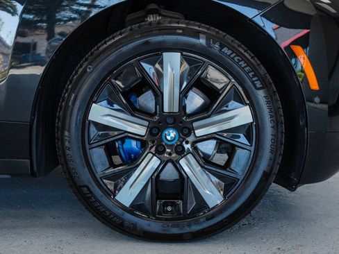 Used 2023 BMW iX xDrive50 w/ Premium Package image 10