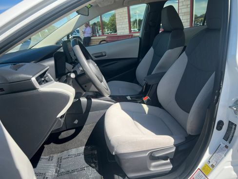Used 2022 Toyota Corolla LE FWD image 9