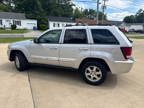 Used 2010 Jeep Grand Cherokee Laredo w/ Popular Equipment Group AWD/4WD image 5