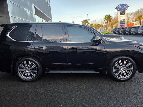 Used 2017 Lexus LX 570 4WD image 2