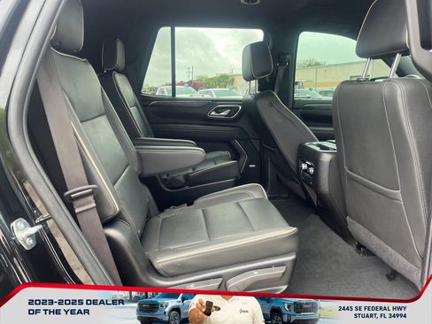 Used 2024 GMC Yukon SLT w/ SLT Luxury Package image 18