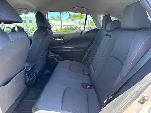 Used 2022 Toyota Venza LE AWD/4WD image 9