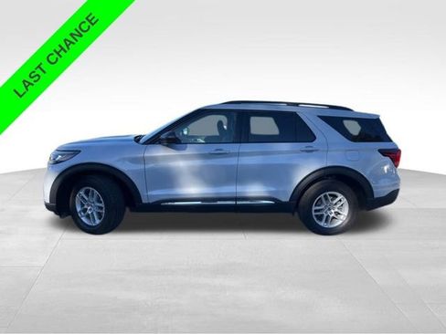 Used 2025 Ford Explorer Active image 3