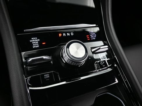 Used 2024 Jeep Grand Cherokee Overland w/ Luxury Tech Group IV image 31