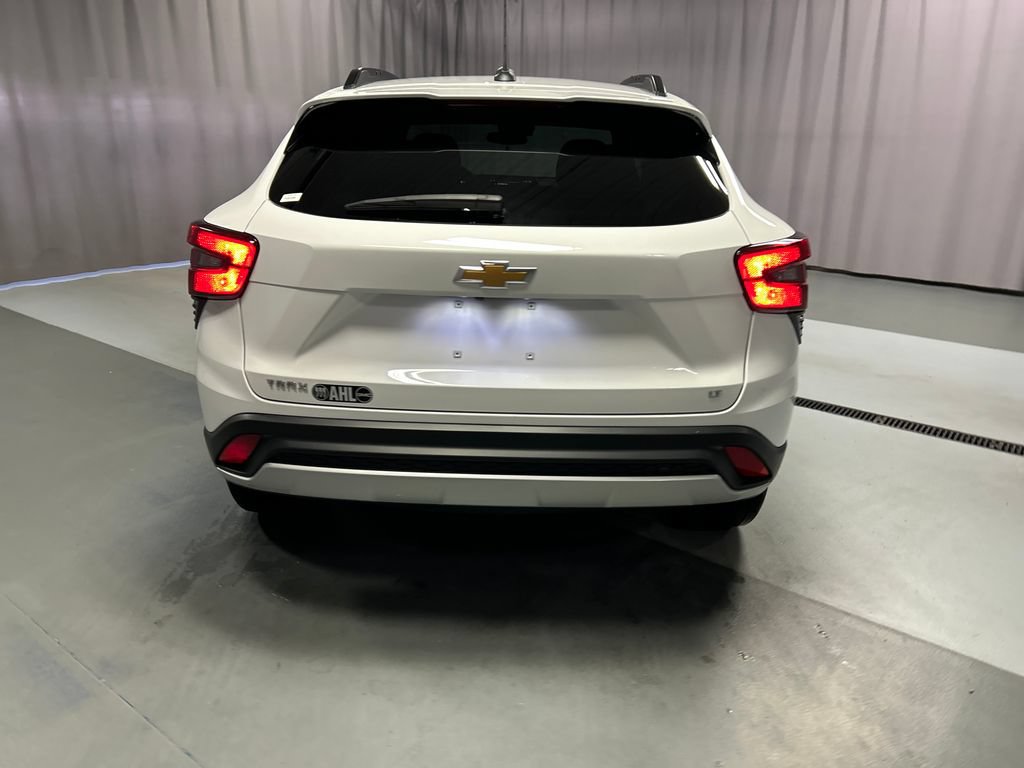 Used 2025 Chevrolet Trax LT FWD image 6