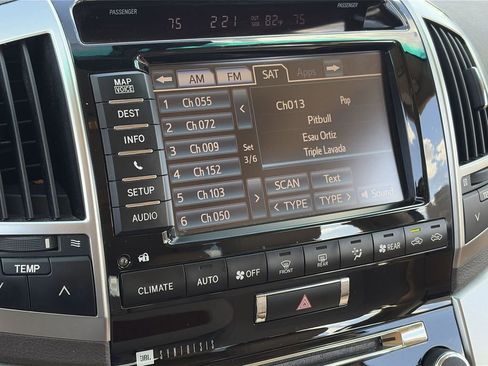 Used 2013 Toyota Land Cruiser image 14