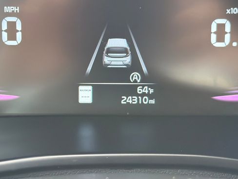 Used 2025 Kia Soul LX w/ LX Technology Package FWD image 24