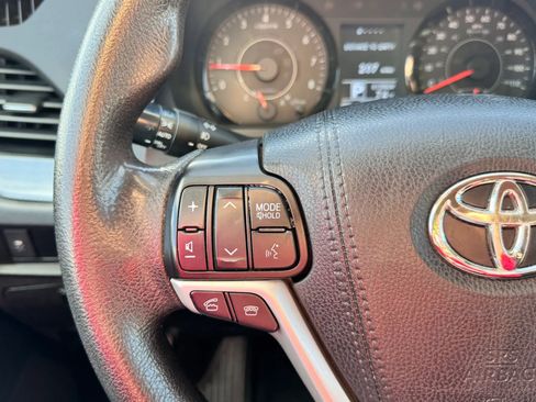 Used 2018 Toyota Sienna SE Premium image 14