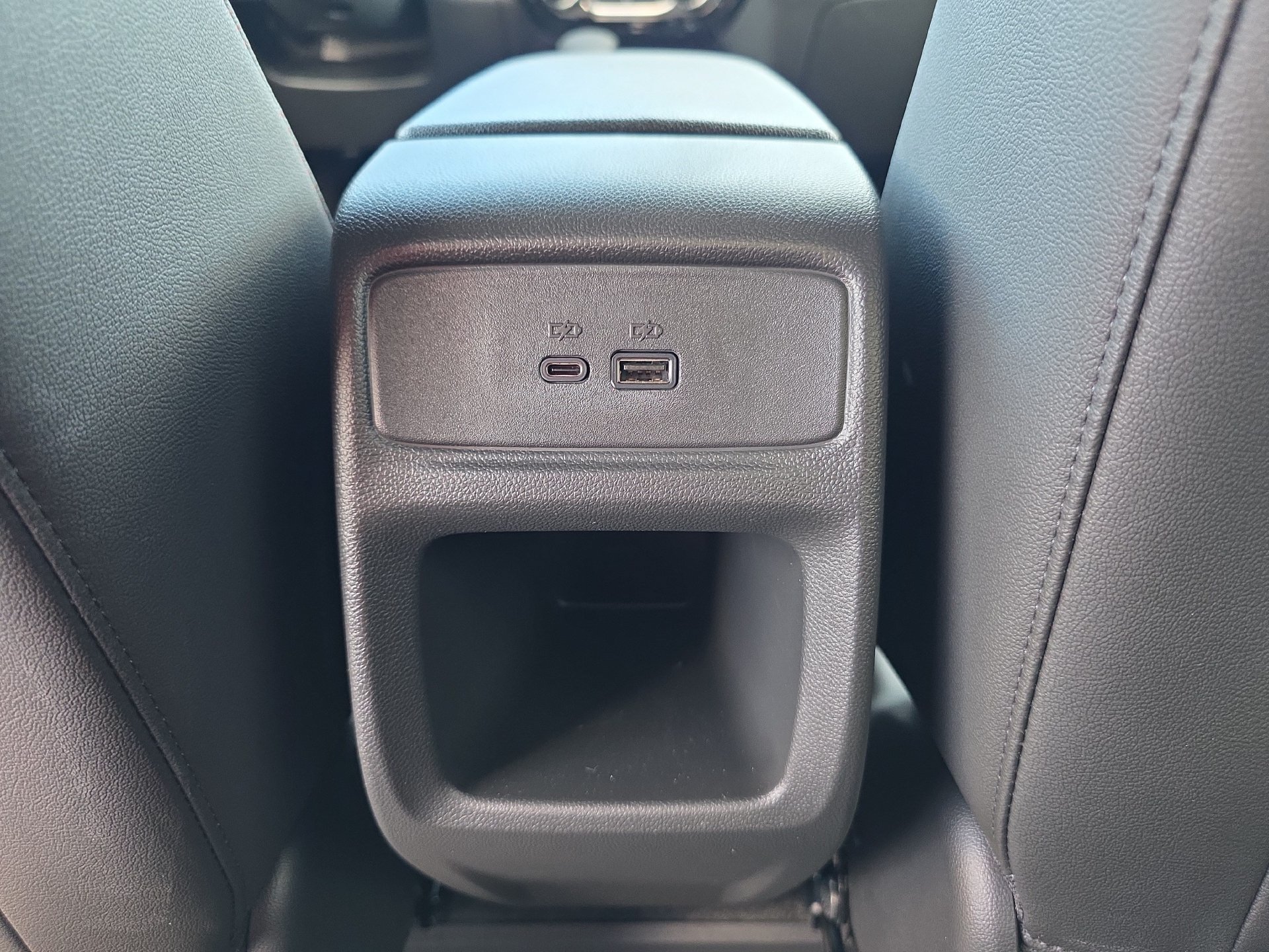 New 2026 Chevrolet Trax RS w/ Sunroof Package FWD image 9