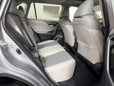 Used 2025 Toyota RAV4 XLE Premium image 40