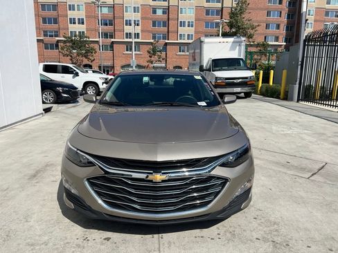 Used 2024 Chevrolet Malibu LT FWD image 2