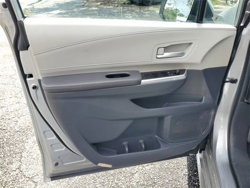 Used 2024 Toyota Sienna XLE image 10