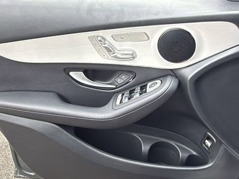 Used 2021 Mercedes-Benz GLC 300 image 25