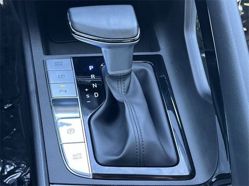 Used 2024 Hyundai Elantra Limited image 9