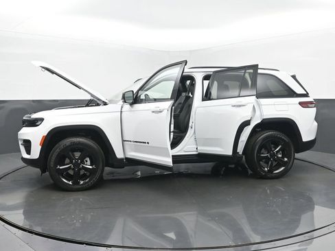 New 2025 Jeep Grand Cherokee Altitude image 55