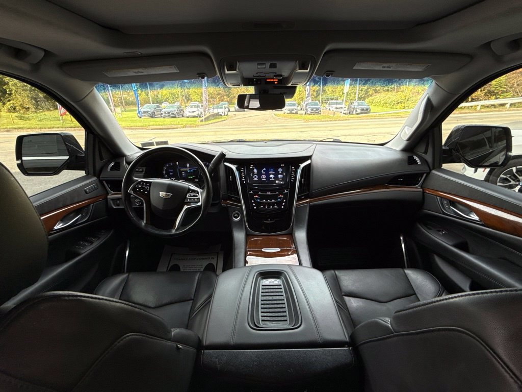 Used 2018 Cadillac Escalade Luxury AWD/4WD image 12