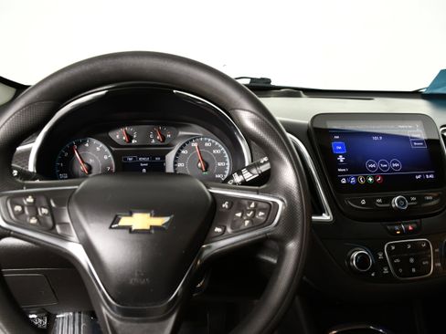 Used 2021 Chevrolet Malibu LT FWD image 16