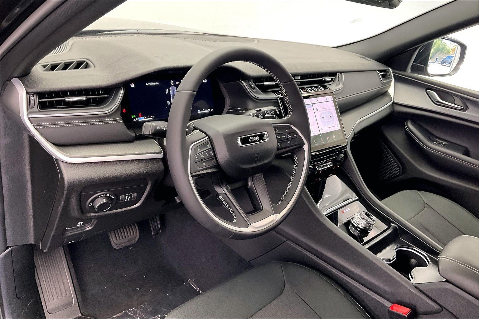 New 2027 Jeep Grand Cherokee Laredo X AWD/4WD image 4