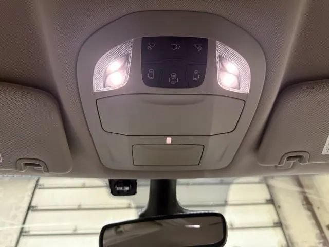 Used 2022 Chrysler Pacifica Touring-L FWD image 17