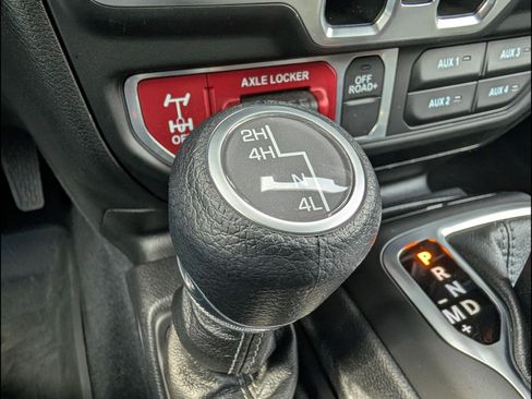 Used 2024 Jeep Wrangler Willys image 14