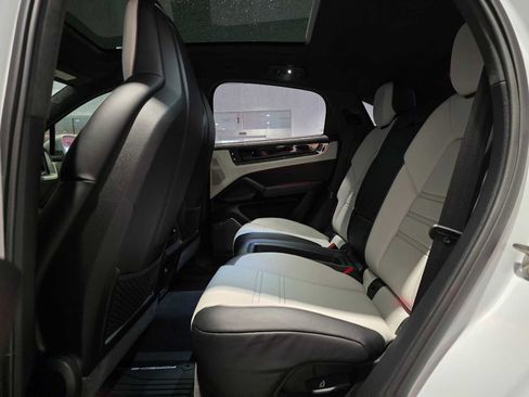 Used 2025 Porsche Cayenne Turbo image 19