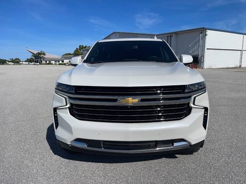 Used 2022 Chevrolet Suburban LT w/ Luxury Package RWD image 14