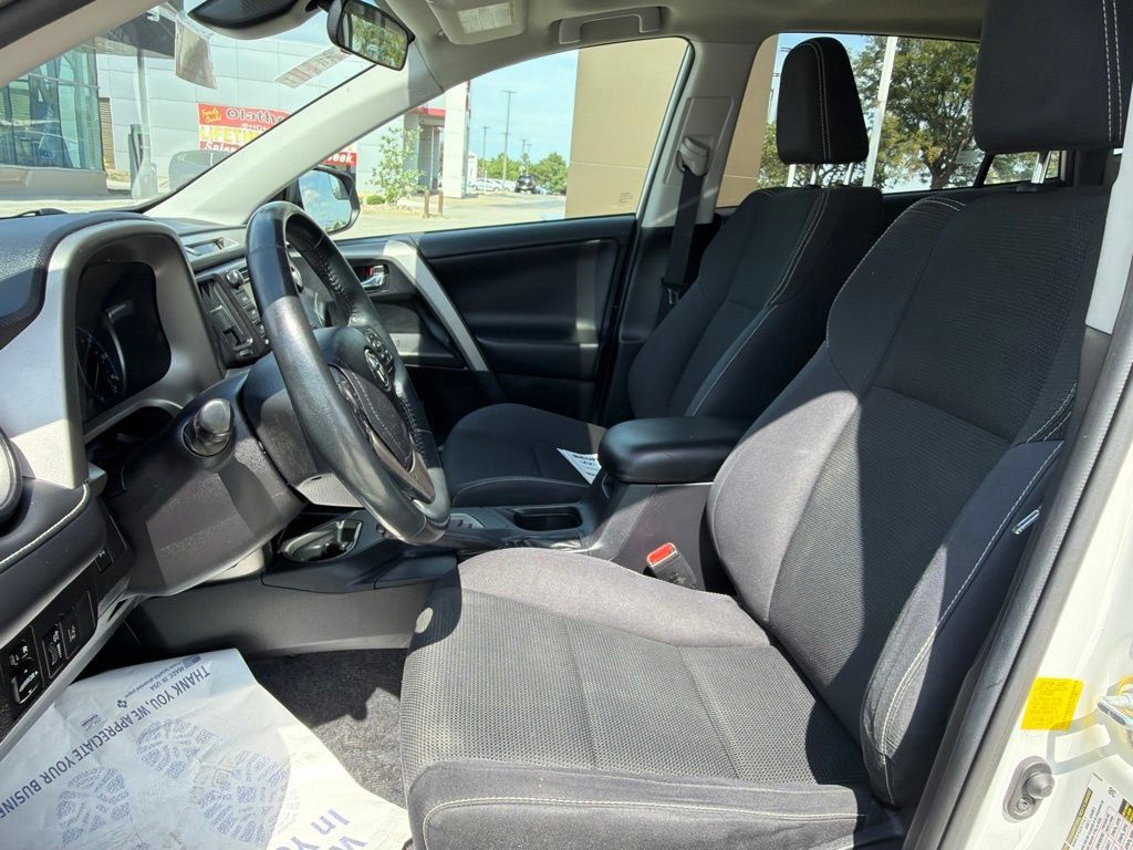 Used 2017 Toyota RAV4 XLE w/ Carpet Mat Package AWD/4WD image 17