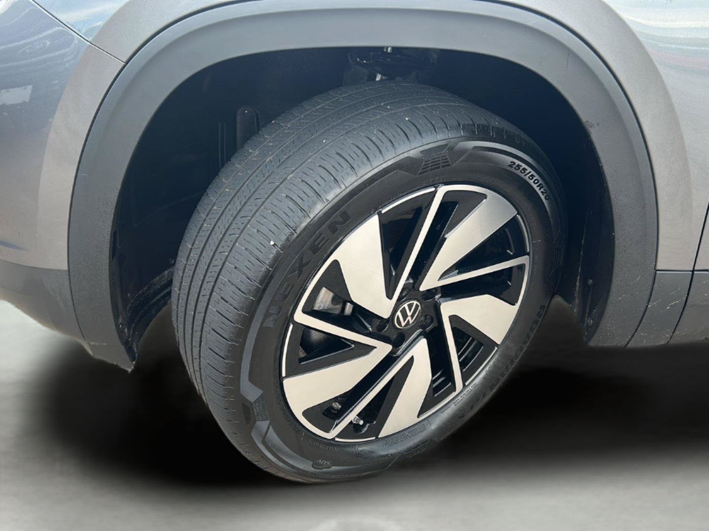 Used 2025 Volkswagen Atlas SE FWD image 30