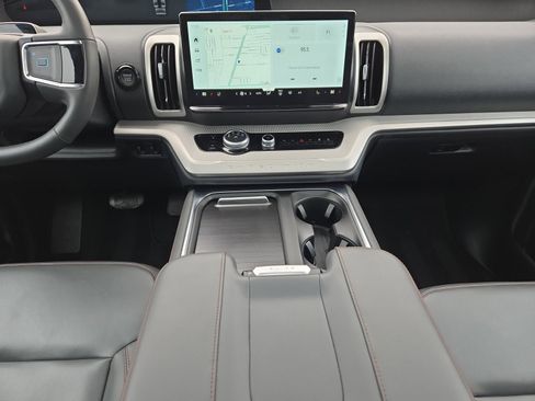 Certified 2025 Ford Expedition Active image 21