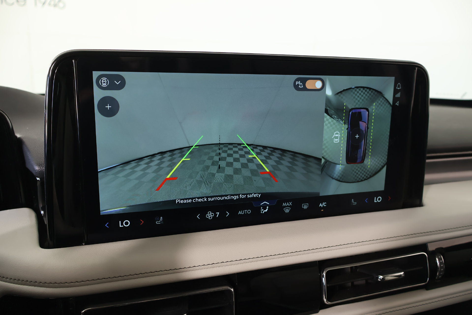 Used 2025 Lincoln Aviator 2WD w/ Jet Appearance Package image 7