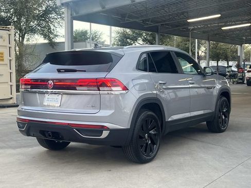 New 2026 Volkswagen Atlas Cross Sport SE FWD image 9