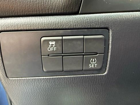 Used 2017 MAZDA MAZDA3 Sport w/ Preferred Equipment Package image 26