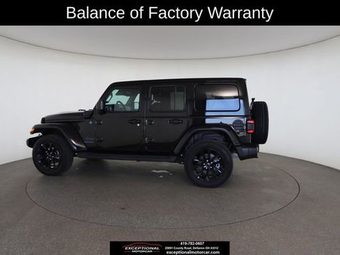 Used 2025 Jeep Wrangler Unlimited Sahara image 8