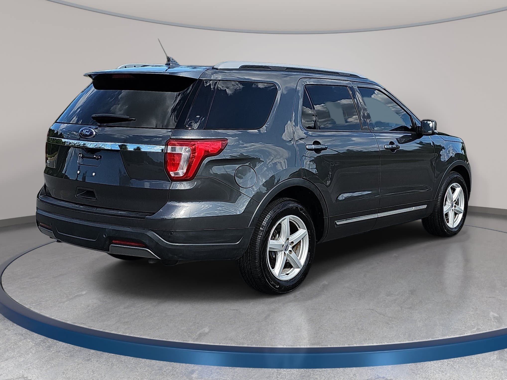 Used 2019 Ford Explorer XLT w/ Equipment Group 201A FWD image 5