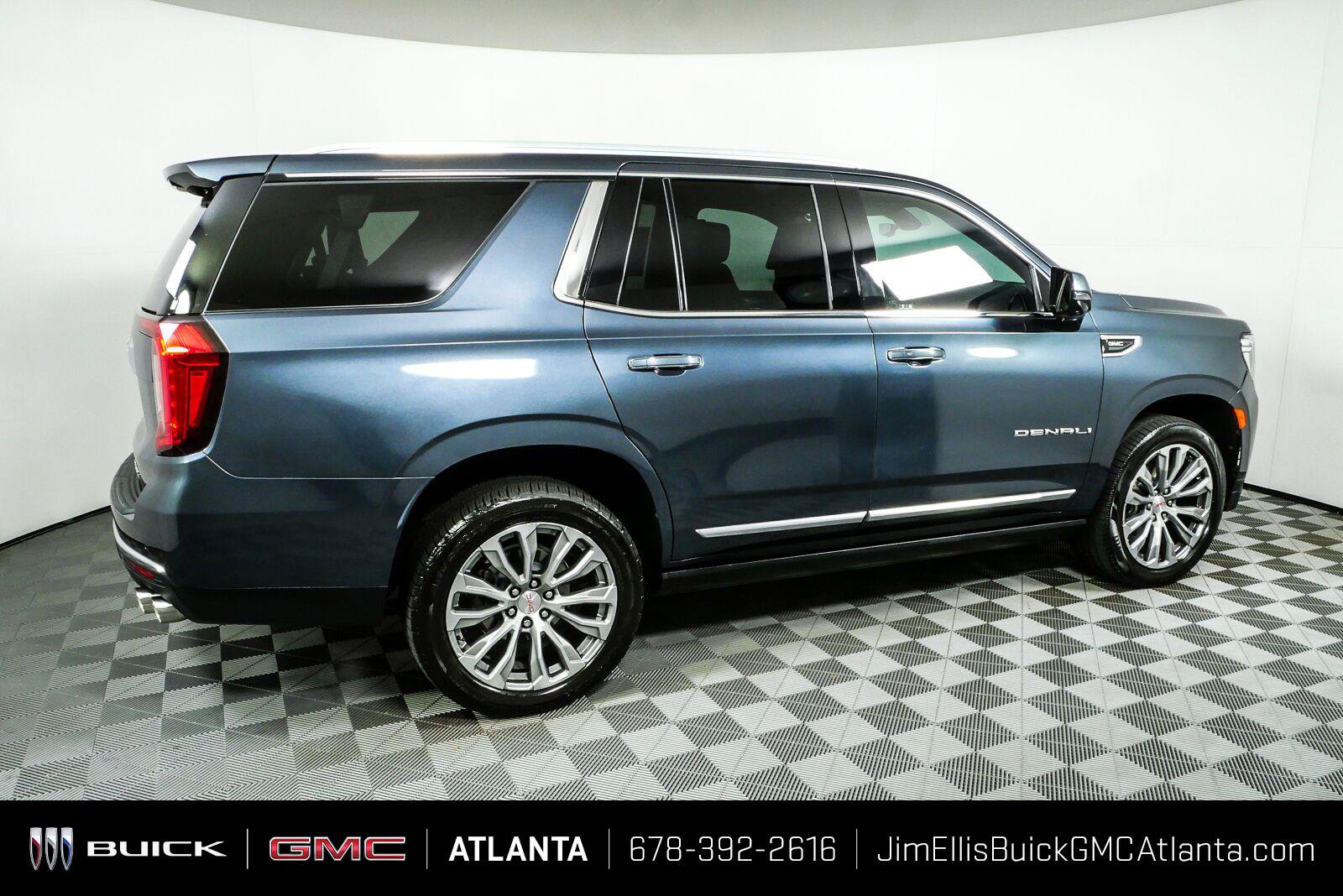 Used 2021 GMC Yukon Denali w/ Denali Ultimate Package RWD image 2