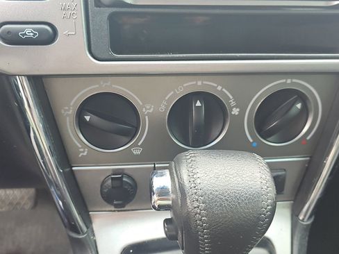 Used 2005 Toyota Matrix XR AWD/4WD image 16