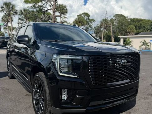 Used 2021 GMC Yukon XL SLT w/ Rear Media and Nav Package AWD/4WD image 3