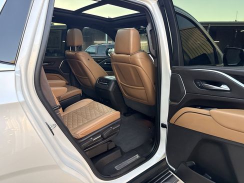 Used 2022 Cadillac Escalade Premium Luxury image 30