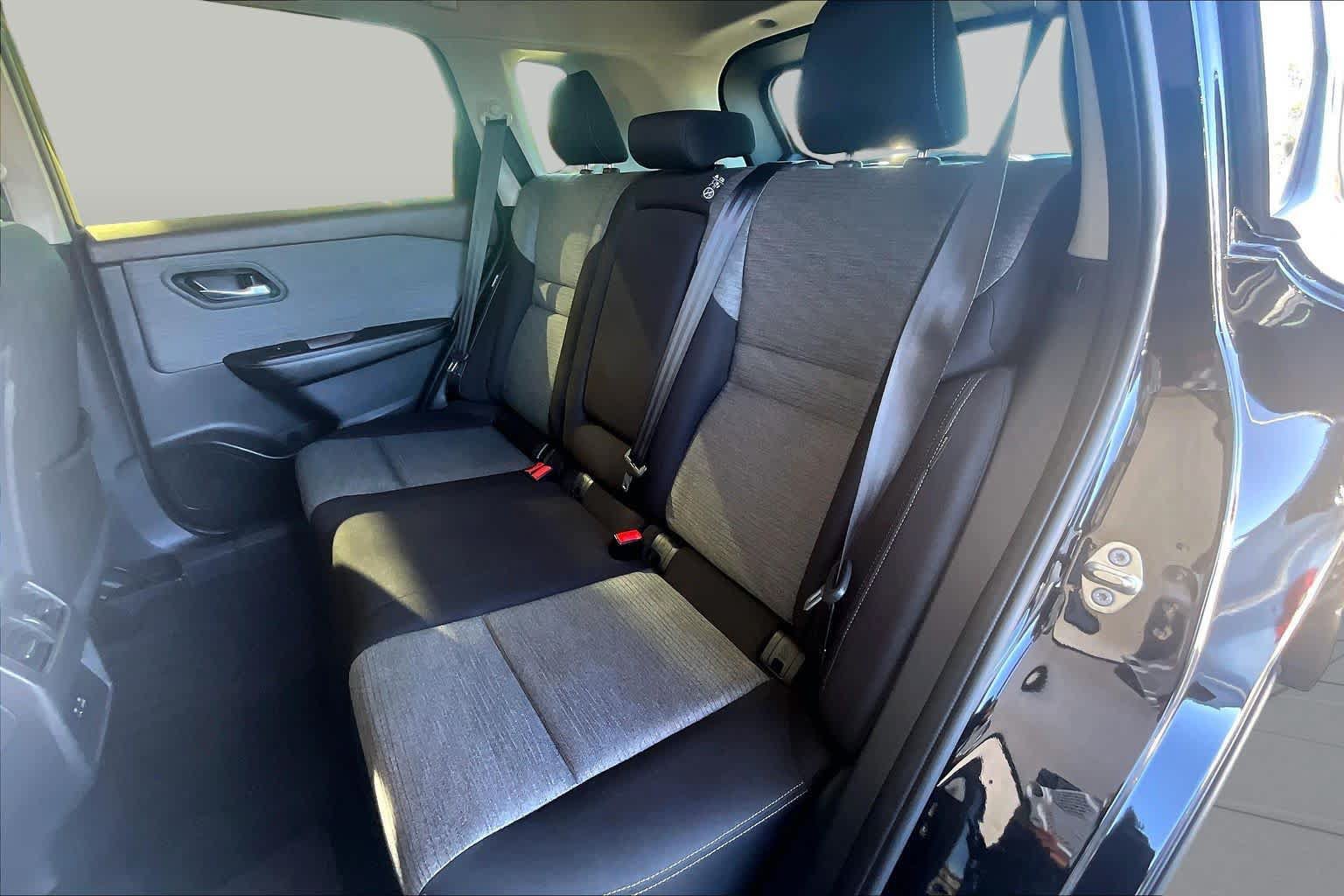Used 2023 Nissan Rogue SV FWD image 21