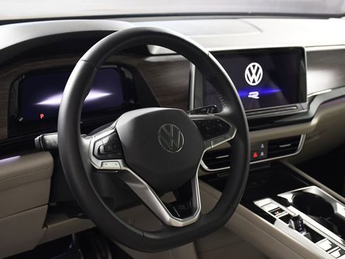 Used 2025 Volkswagen Atlas SEL Premium R-Line image 13