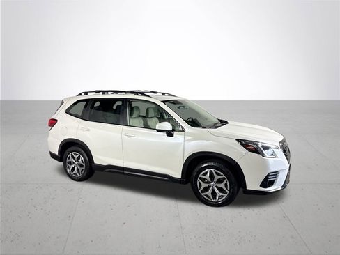 Used 2023 Subaru Forester Premium image 4