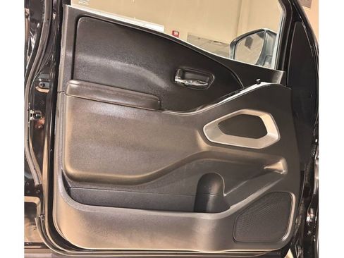 Used 2025 Nissan Frontier SV image 18