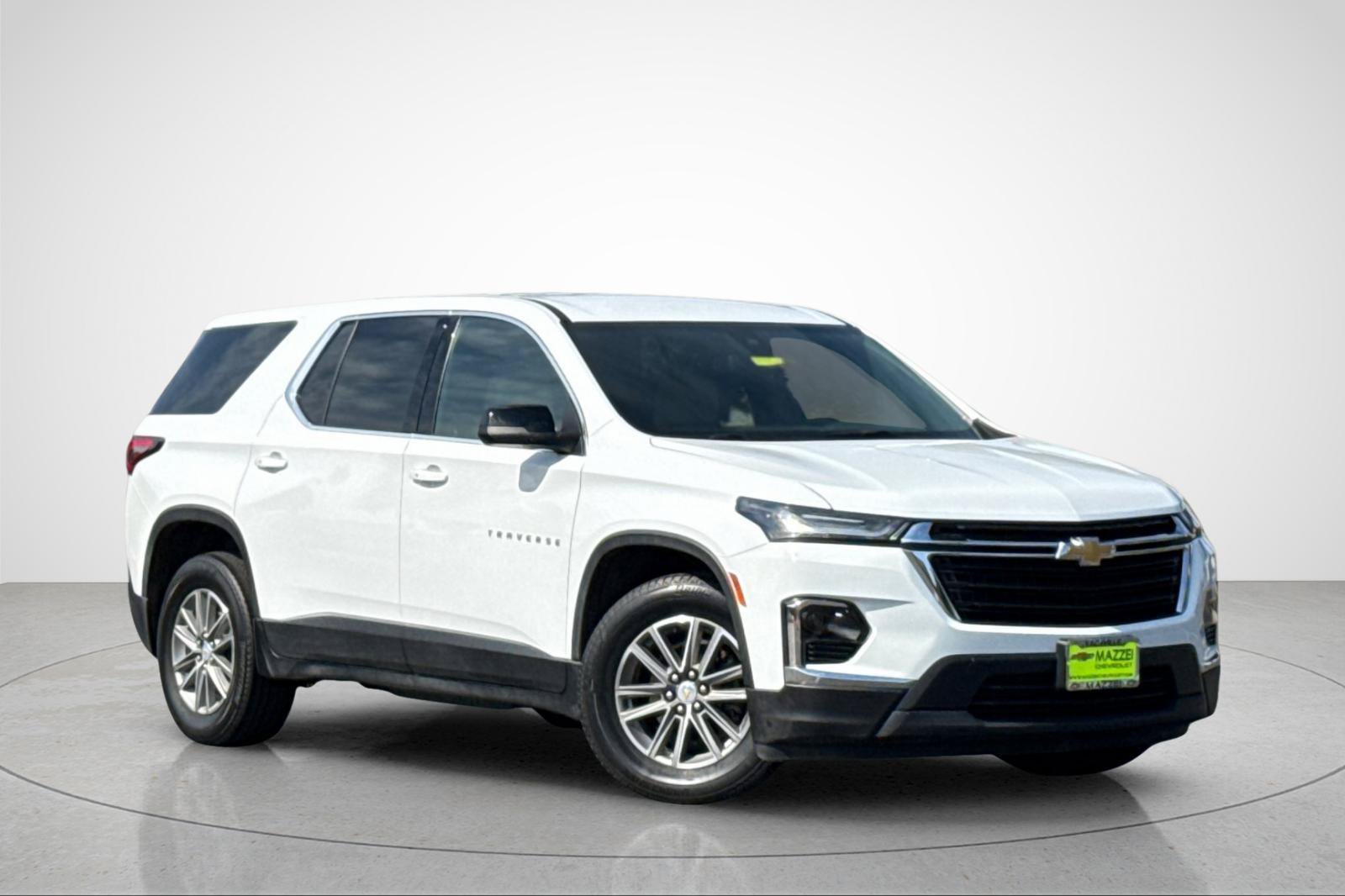 Used 2023 Chevrolet Traverse LS FWD image 2