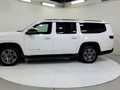 Used 2024 Jeep Wagoneer L Series II RWD image 5