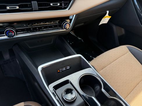 Used 2025 Chevrolet Equinox ACTIV w/ Safety and Technology Package image 13