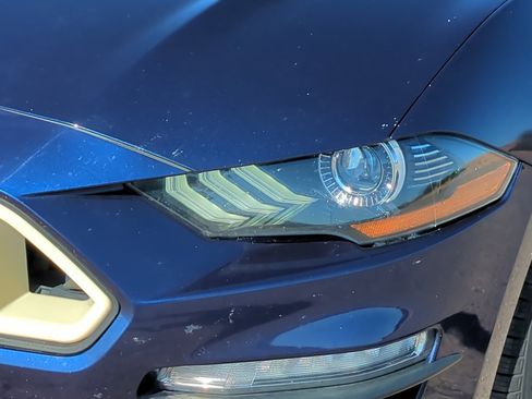 Used 2020 Ford Mustang Coupe RWD image 9