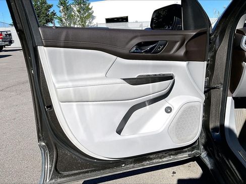 Used 2020 GMC Acadia SLT FWD image 25