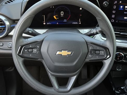 Used 2026 Chevrolet Trax LT FWD image 5